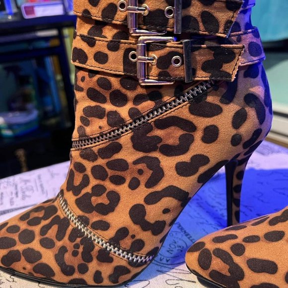 High heel Leopard Print Boots - Picture 2 of 6